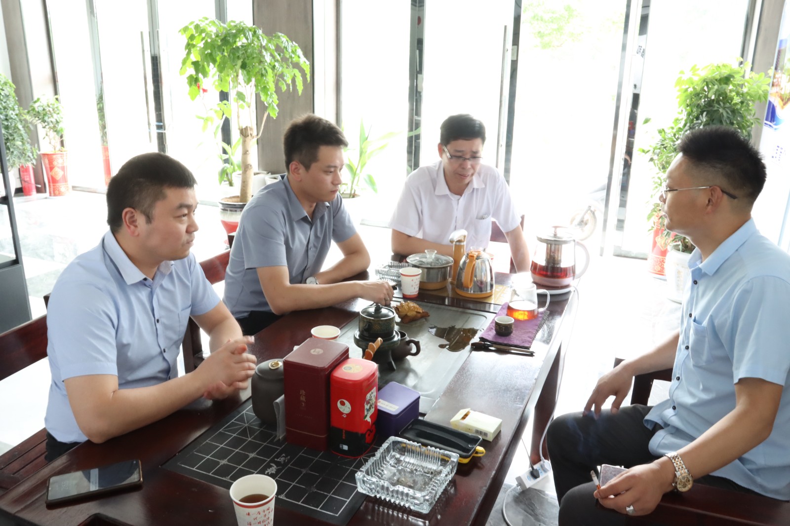 【鑫和品質服務與關懷】董事長帶隊親臨一線，端午節巡檢湖北片區