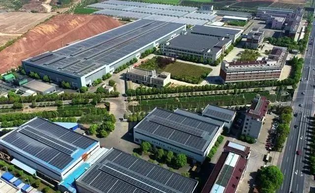 廠房安裝光伏，每年節約電費200萬元！安裝工商業光伏的4大優勢，政府都在推薦！