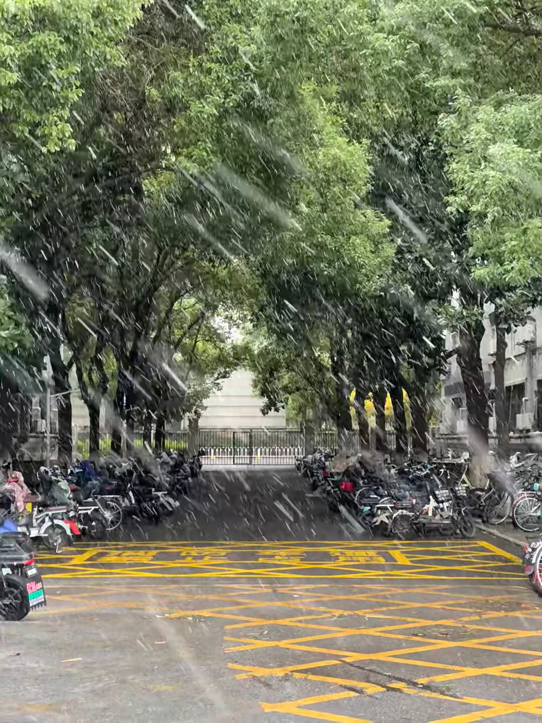 光伏電站_家用太陽能光伏發電_光伏發電代理加盟