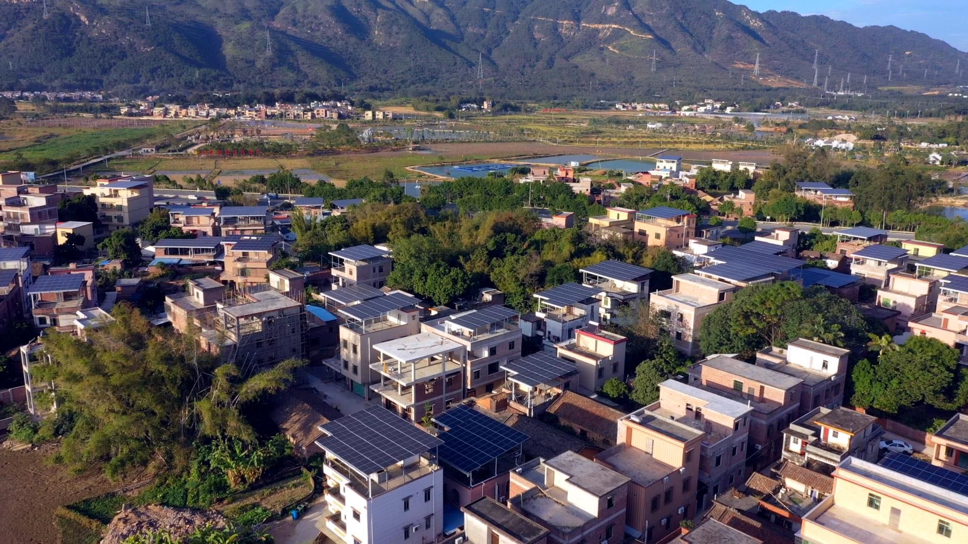 深入實施農(nóng)村電網(wǎng)鞏固提升工程，戶用光伏等新能源應(yīng)并盡并，大力幫扶推動發(fā)展！