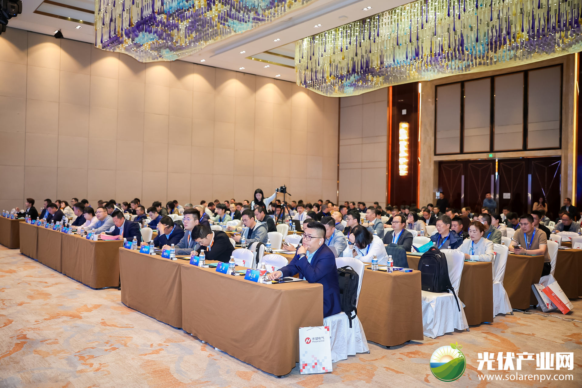 光伏電站_家用太陽能光伏發電_光伏發電代理加盟